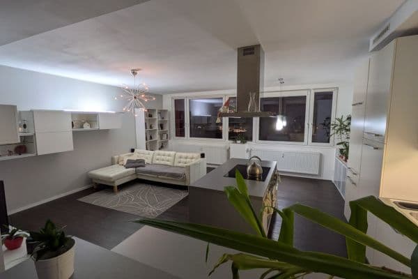 3 bedroom with open-plan kitchen flat to rent, 93 m², Kukelská, Praha 3 bedroom with open-plan kitchen flat to rent, 93 m², Kukelská, Praha