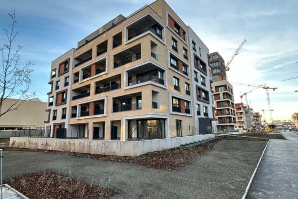 2 bedroom with open-plan kitchen flat to rent, 61 m², Domalípova, Praha 2 bedroom with open-plan kitchen flat to rent, 61 m², Domalípova, Praha