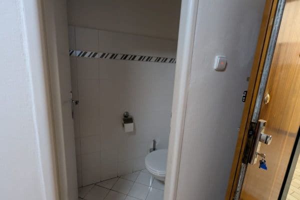 3 bedroom flat to rent, 100 m², K Červenému vrchu, Praha 3 bedroom flat to rent, 100 m², K Červenému vrchu, Praha