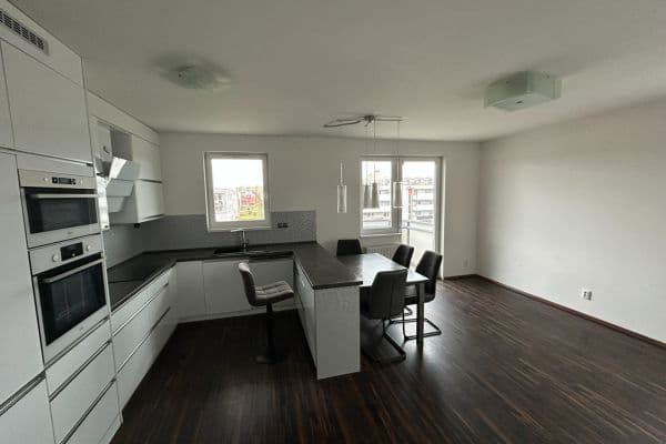2 bedroom with open-plan kitchen flat to rent, 67 m², Jurkovičova, Praha 2 bedroom with open-plan kitchen flat to rent, 67 m², Jurkovičova, Praha