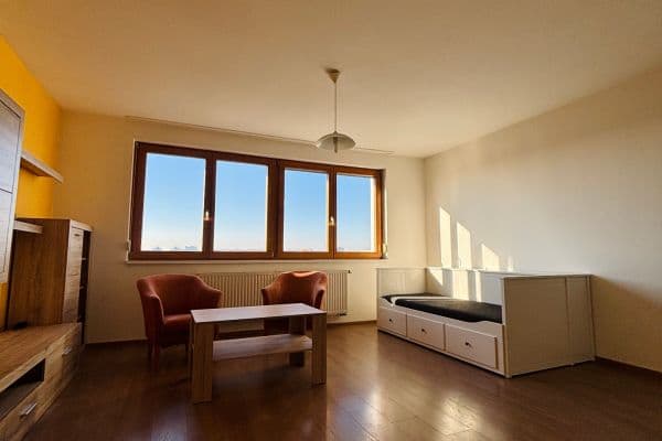 Studio flat to rent, 34 m², Sluneční náměstí, Praha Studio flat to rent, 34 m², Sluneční náměstí, Praha