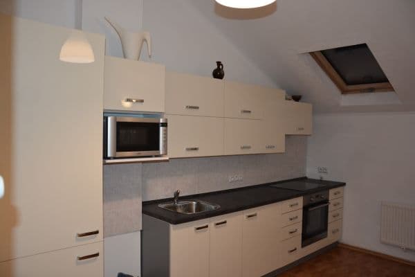 3 bedroom flat to rent, 100 m², Zvíkovská, Praha 3 bedroom flat to rent, 100 m², Zvíkovská, Praha