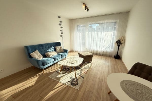 1 bedroom with open-plan kitchen flat to rent, 75 m², U Plynárny, Praha 1 bedroom with open-plan kitchen flat to rent, 75 m², U Plynárny, Praha