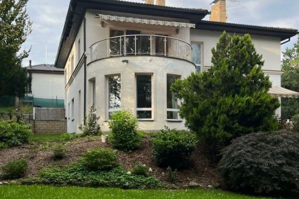 2 bedroom with open-plan kitchen flat to rent, 95 m², Velké Popovice 2 bedroom with open-plan kitchen flat to rent, 95 m², Velké Popovice