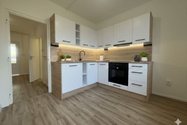 4 bedroom flat to rent, 83 m², Závodní, 4 bedroom flat to rent, 83 m², Závodní,