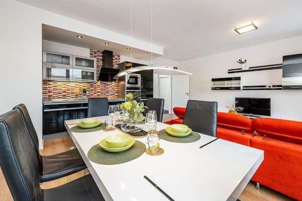 1 bedroom with open-plan kitchen flat for sale, 65 m², Silurská, Praha 1 bedroom with open-plan kitchen flat for sale, 65 m², Silurská, Praha