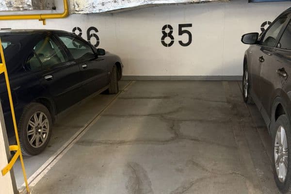 garage to rent, 10 m², Jeseniova, Praha garage to rent, 10 m², Jeseniova, Praha