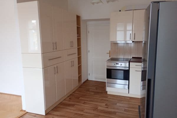 2 bedroom with open-plan kitchen flat to rent, 70 m², Konecchlumského, Praha 2 bedroom with open-plan kitchen flat to rent, 70 m², Konecchlumského, Praha