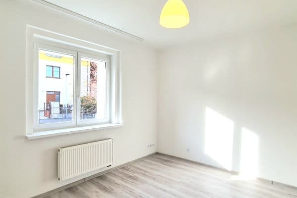 1 bedroom flat to rent, 39 m², Zakouřilova, Praha 1 bedroom flat to rent, 39 m², Zakouřilova, Praha