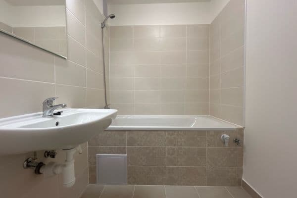 3 bedroom flat to rent, 67 m², Petra Bezruče, 3 bedroom flat to rent, 67 m², Petra Bezruče,