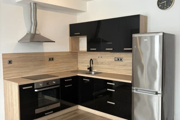 Studio flat to rent, 37 m², Náměstí Emila Kolbena, Strančice Studio flat to rent, 37 m², Náměstí Emila Kolbena, Strančice