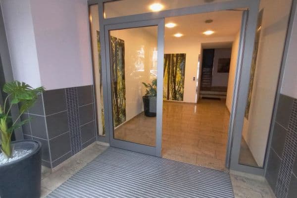 3 bedroom with open-plan kitchen flat to rent, 185 m², Harleßstr. 1a, Düsseldorf, North Rhine-Westphalia 3 bedroom with open-plan kitchen flat to rent, 185 m², Harleßstr. 1a, Düsseldorf, North Rhine-Westphalia