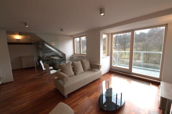 3 bedroom with open-plan kitchen flat to rent, 77 m², Nad Závěrkou, Praha 3 bedroom with open-plan kitchen flat to rent, 77 m², Nad Závěrkou, Praha