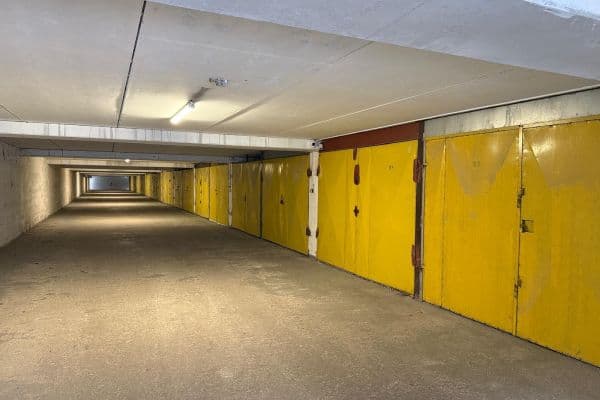 garage to rent, 18 m², Manželů Dostálových, Praha garage to rent, 18 m², Manželů Dostálových, Praha