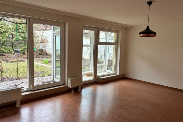 3 bedroom flat to rent, 92 m², Hrušovanské náměstí, Praha 3 bedroom flat to rent, 92 m², Hrušovanské náměstí, Praha