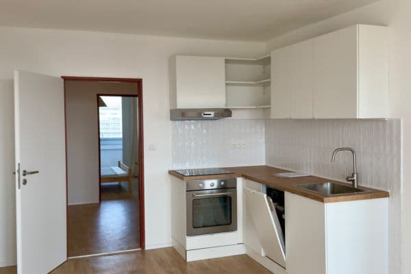 3 bedroom with open-plan kitchen flat to rent, 82 m², Vysočanská, Praha 3 bedroom with open-plan kitchen flat to rent, 82 m², Vysočanská, Praha