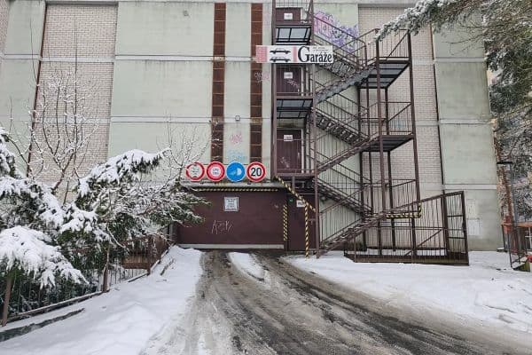 garage to rent, 17 m², Frýdlantská, Praha garage to rent, 17 m², Frýdlantská, Praha