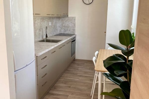 2 bedroom with open-plan kitchen flat to rent, 73 m², Studentská, Mělník, Středočeský Region 2 bedroom with open-plan kitchen flat to rent, 73 m², Studentská, Mělník, Středočeský Region