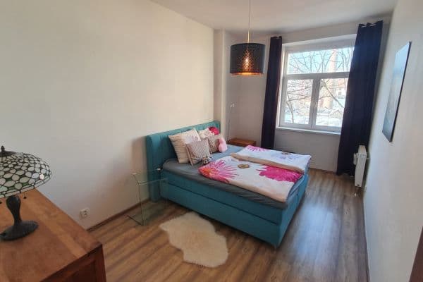 1 bedroom with open-plan kitchen flat to rent, 55 m², Čestmírova, Praha 1 bedroom with open-plan kitchen flat to rent, 55 m², Čestmírova, Praha