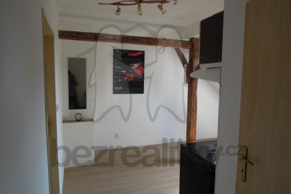 1 bedroom flat to rent, 32 m², Pohankova, 