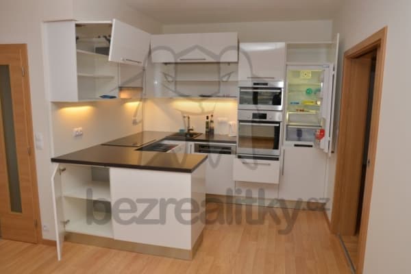 2 bedroom with open-plan kitchen flat to rent, 93 m², Sousedíkova, 
