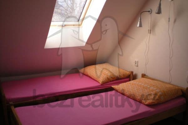1 bedroom with open-plan kitchen flat to rent, 40 m², Roztylské sady, Praha 1 bedroom with open-plan kitchen flat to rent, 40 m², Roztylské sady, Praha